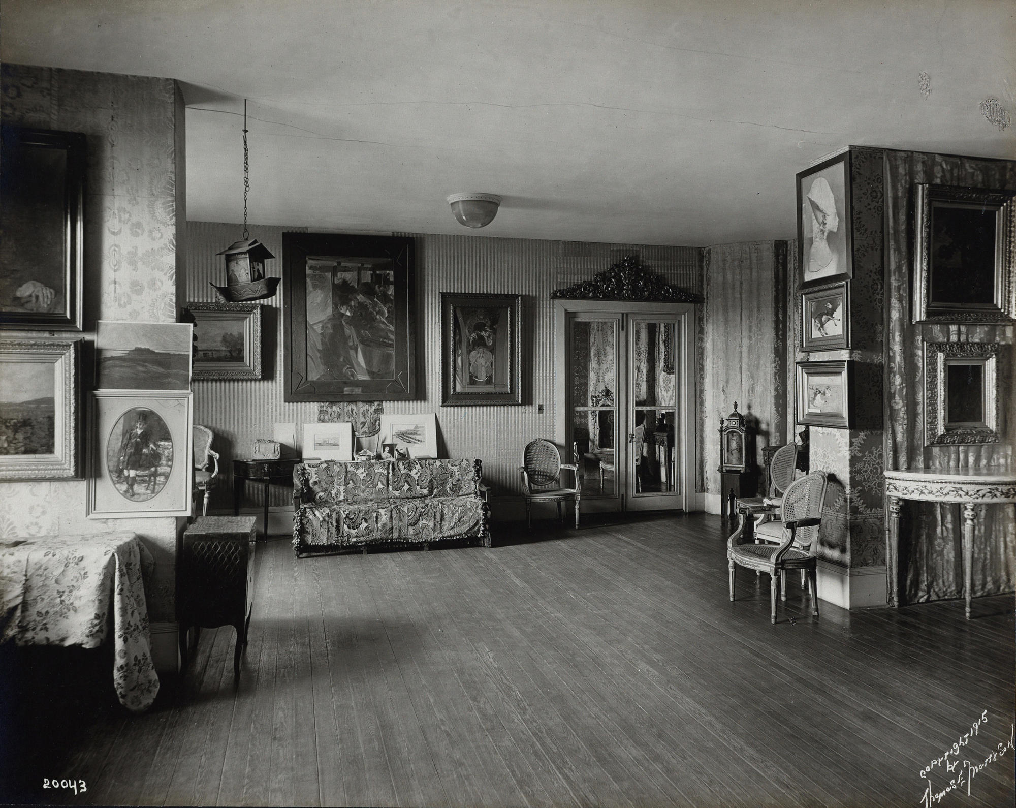 The Blue Room showing Anders Zorn’s painting, The Omnibus, in 1915. Photo: Thomas E. Marr & Son (active Boston, about 1875–1954).