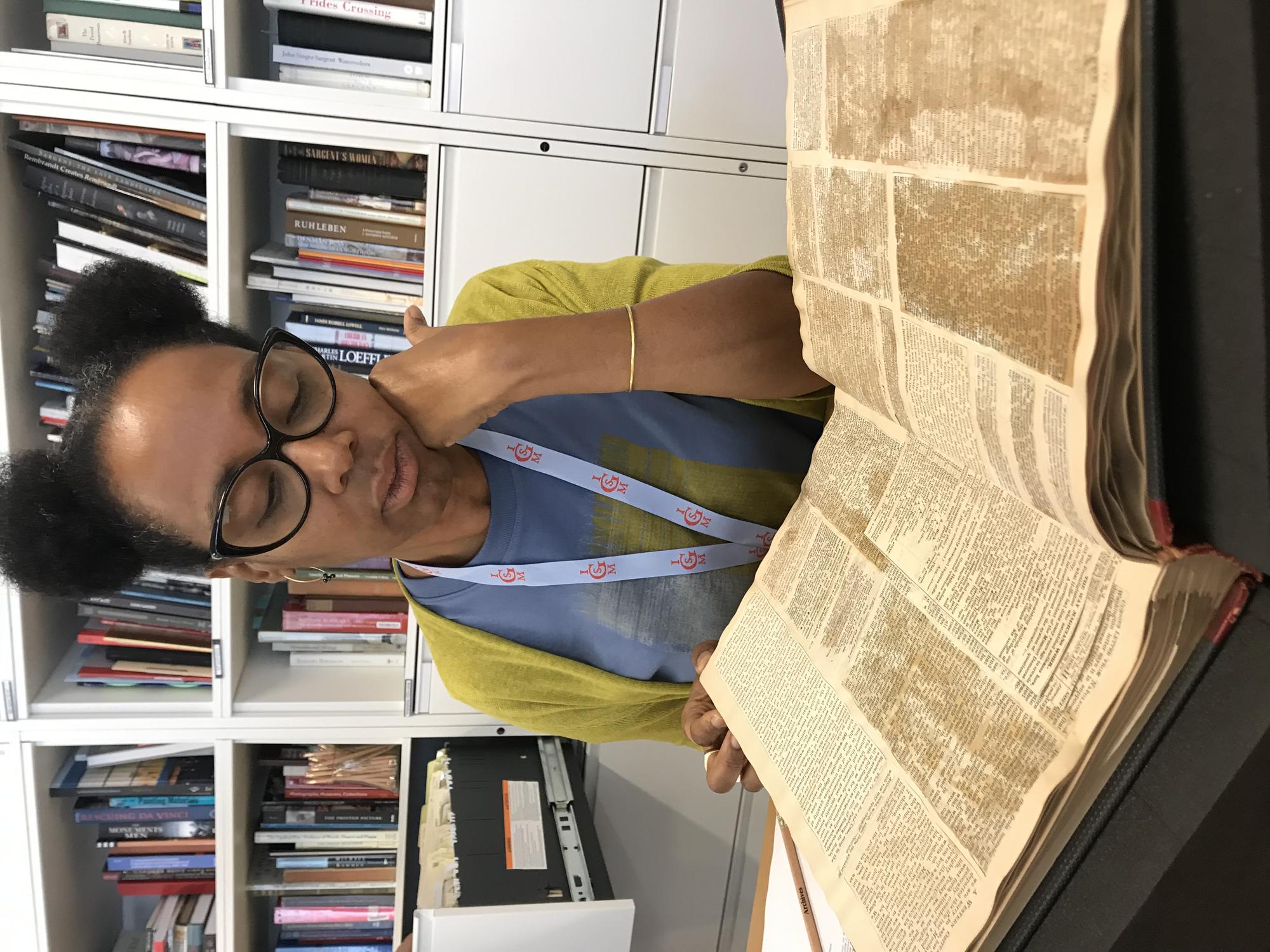 Sonya Clark looks at Gardner’s “Commonplace Book” in the archives reading room, 2019