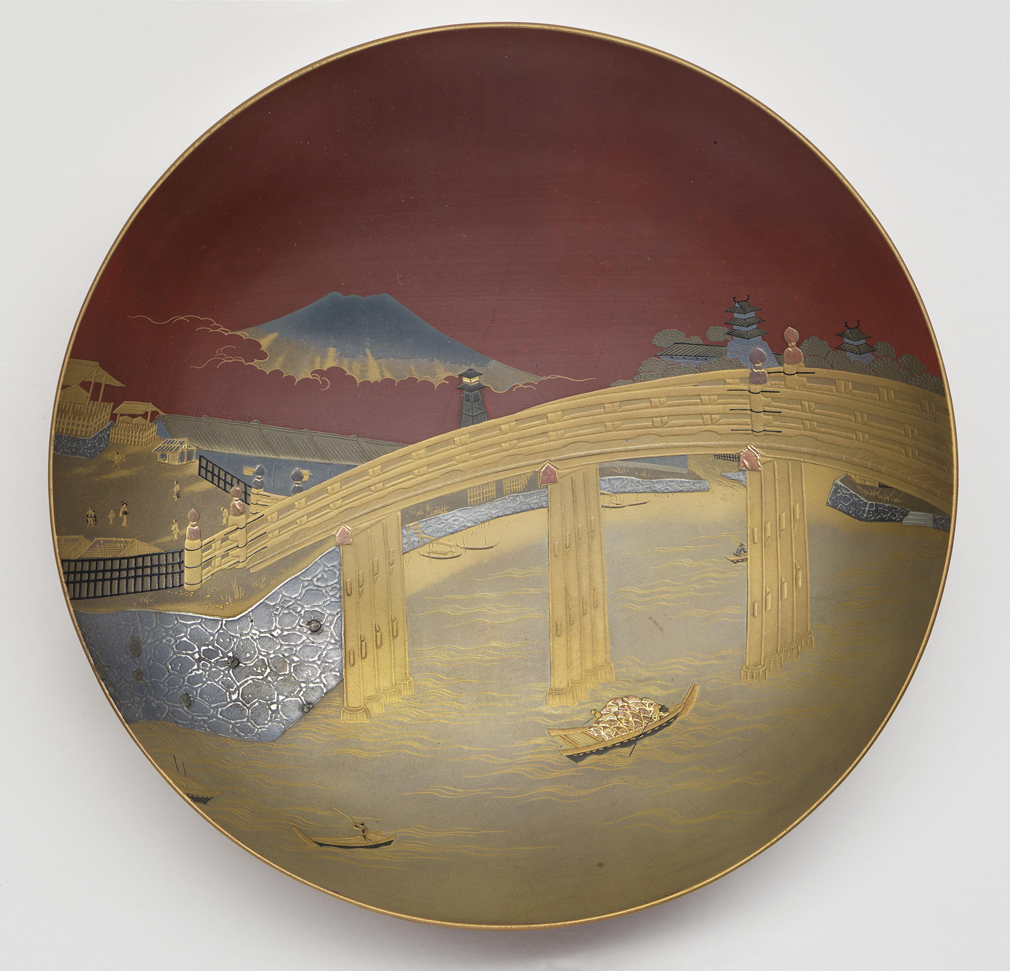 Tachibana Gyokuzan (active Edo, late 18th century–early 19th century), Saké Cup: Nihon-bashi and Mt. Fuji, 19th century. Lacquered wood (hiramakié)