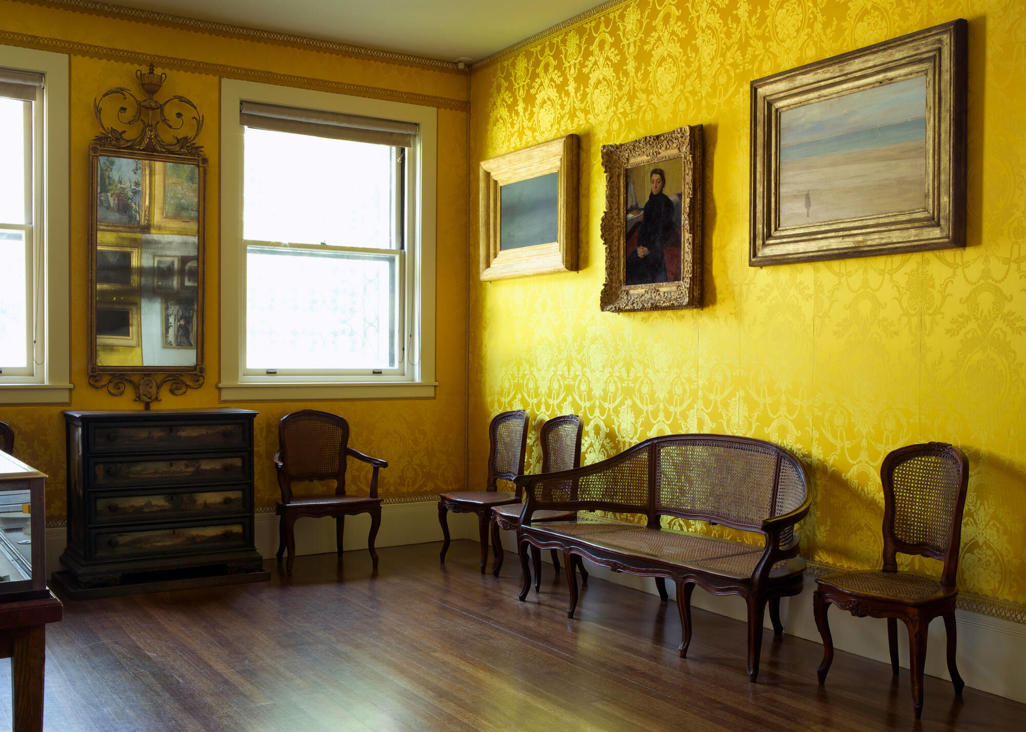 The yellow room.