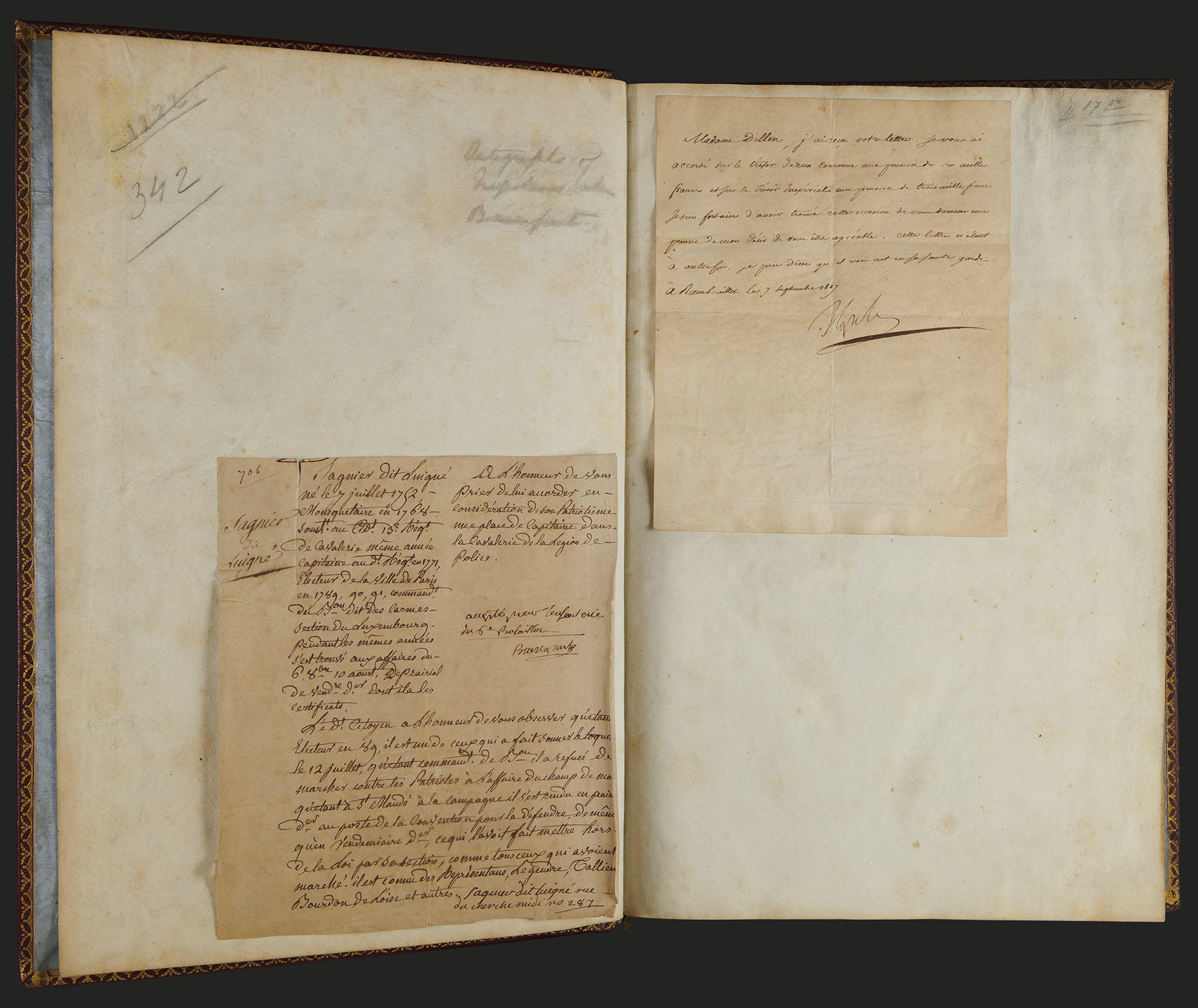 Open copy of Recueil Méthodique showing two blank pages with handwritten letters from Napoleon Bonaparte pasted on them.