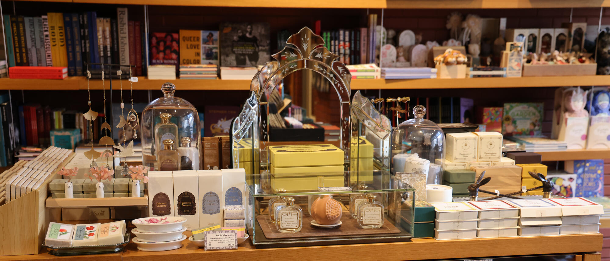 Table display in Gift at the Gardner 