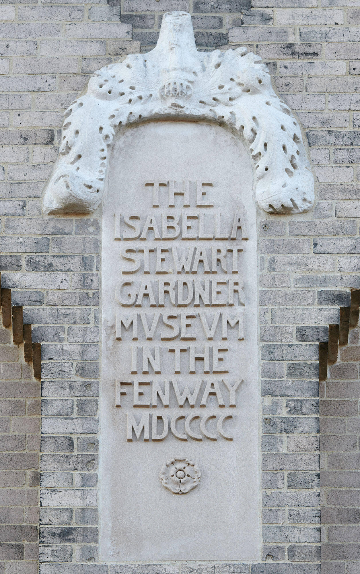 A carved tablet with the words: Isabella Stewart Gardner Museum in the Fenway MDCCCC