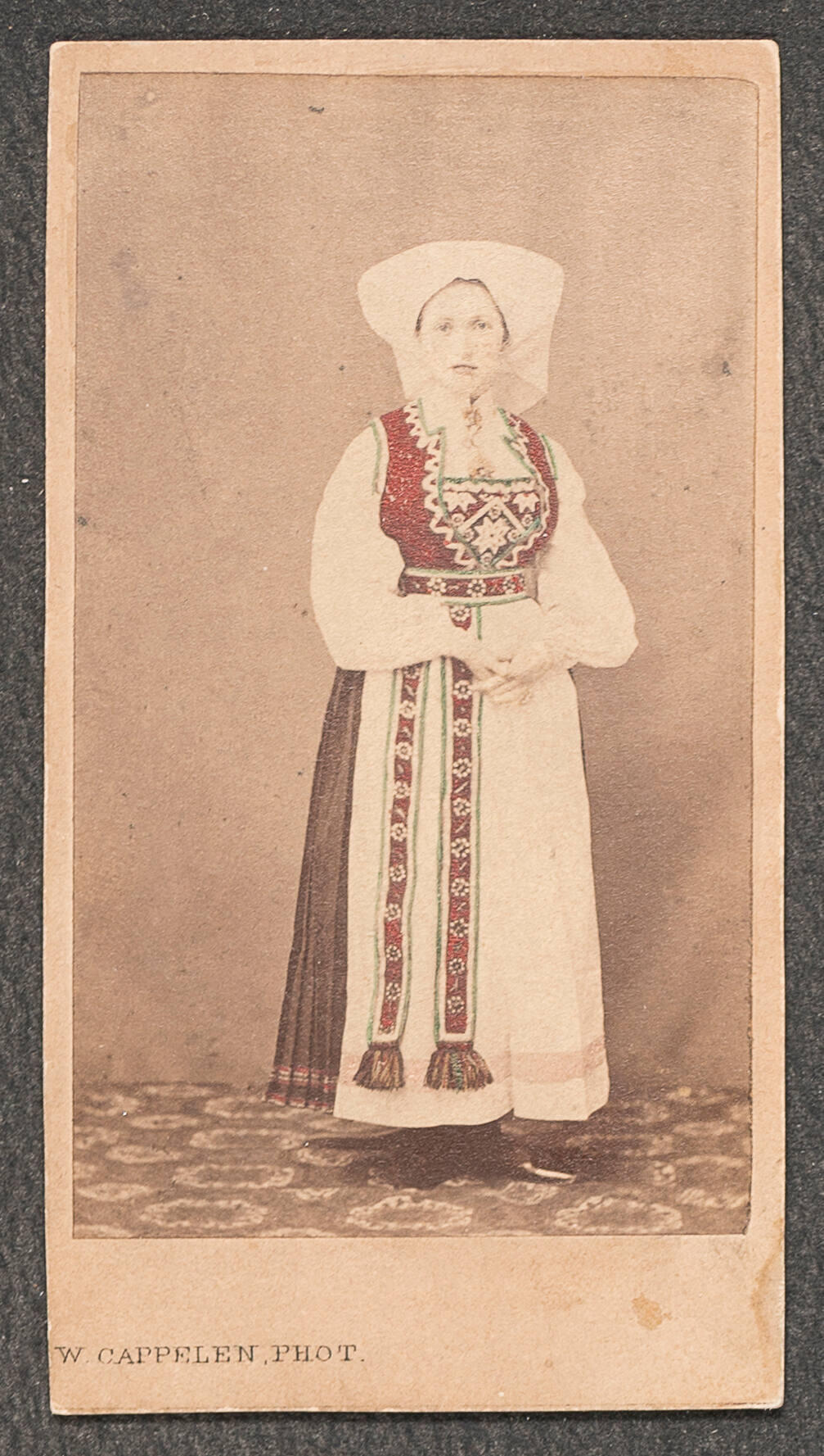 A white woman, Isabella Stewart Gardner, in a bunad.