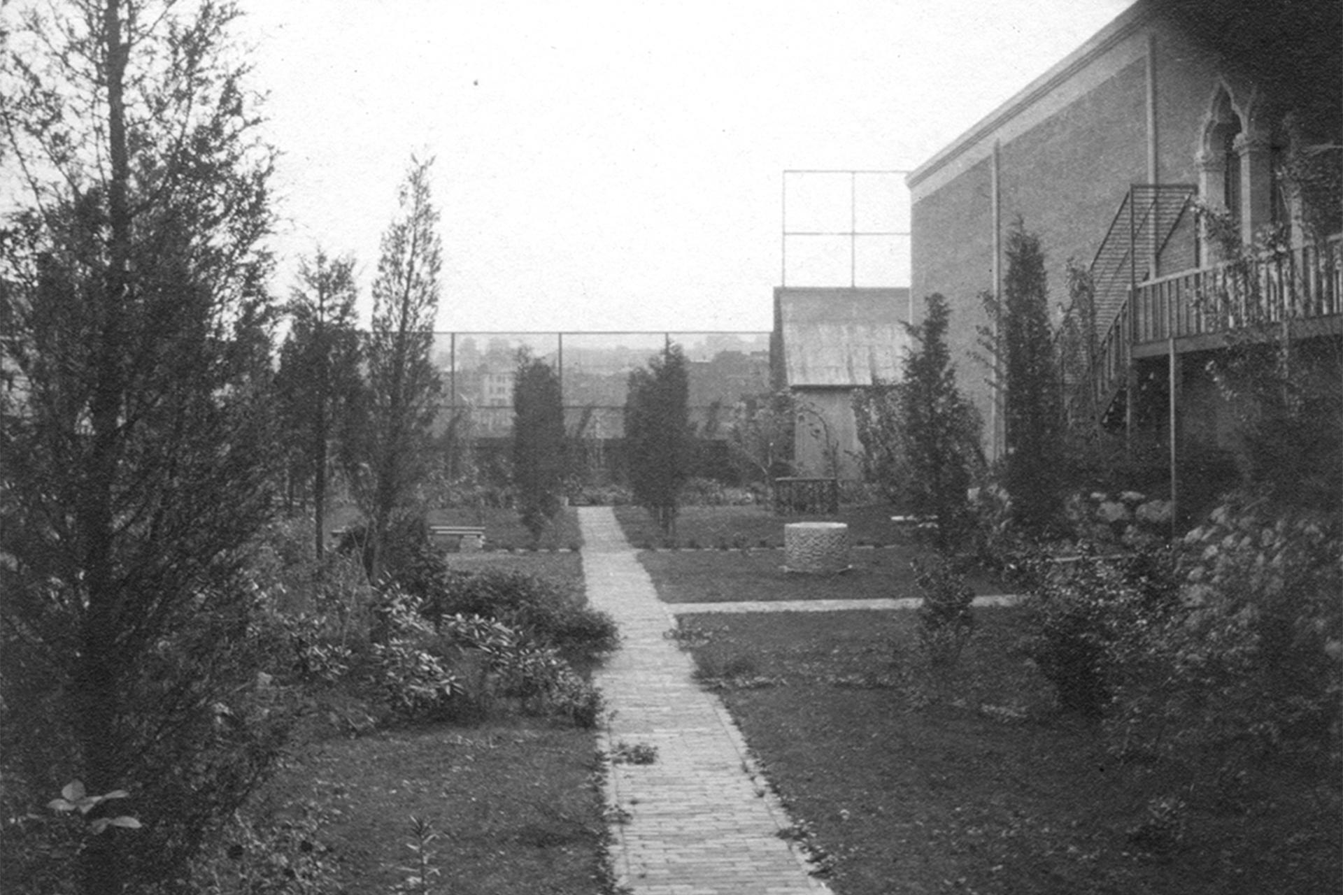 Exterior Monk's Garden at the Isabella Stewart Gardner Museum.