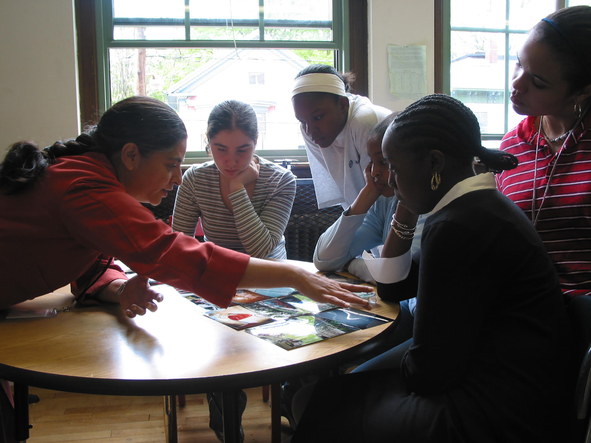 Dayanita Singh and students from Mission Hill School, 2002.