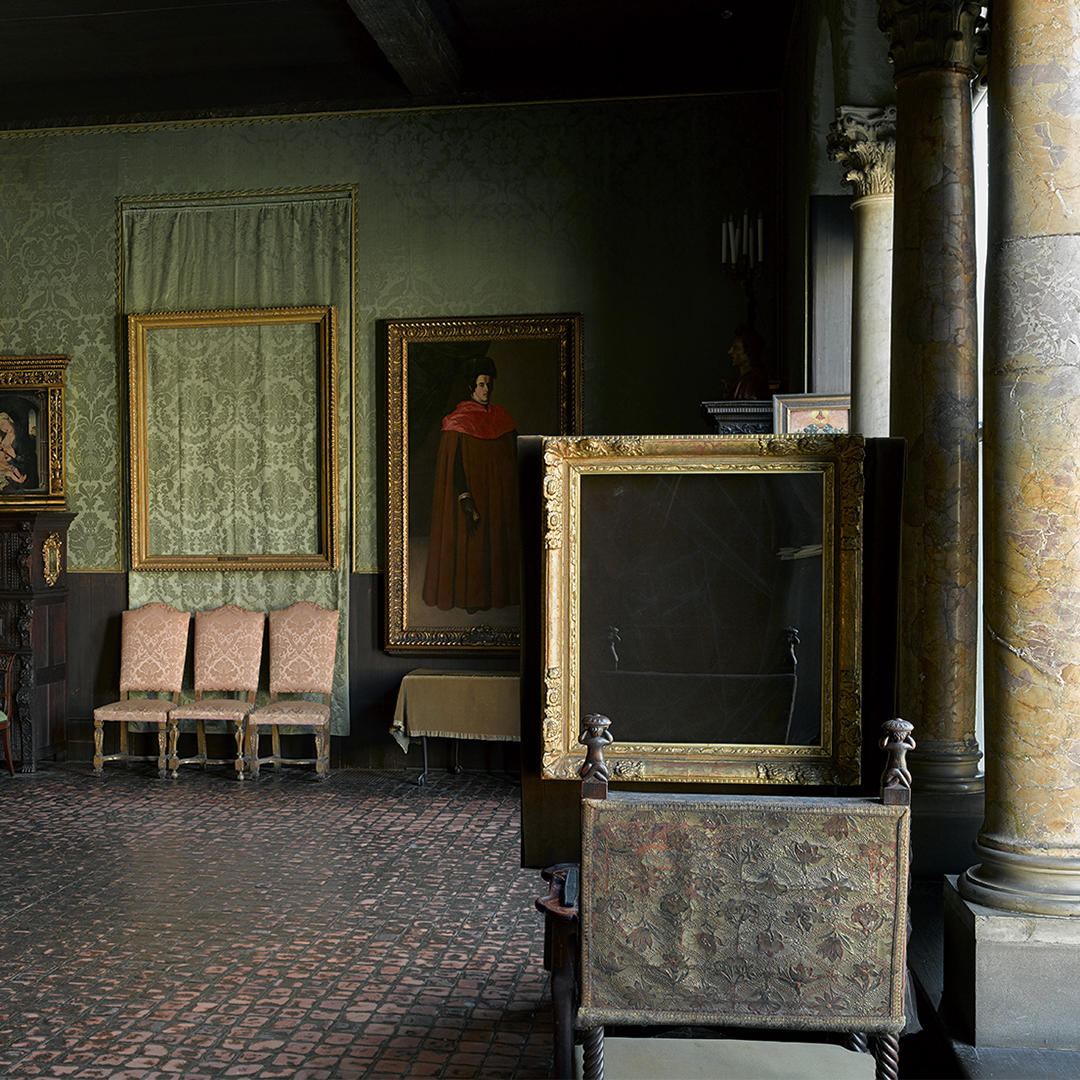 Empty frames in the Dutch Room