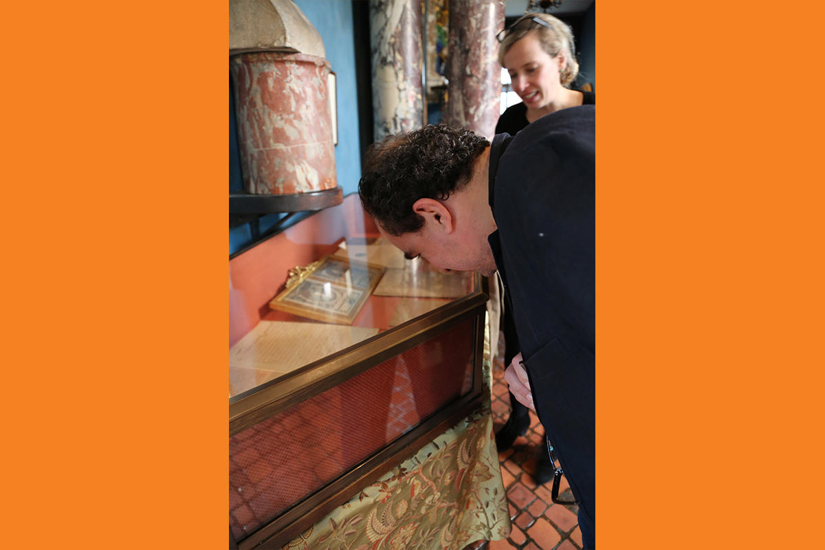 Javier Téllez examines objects in the galleries with Senior Archivist Shana McKenna.