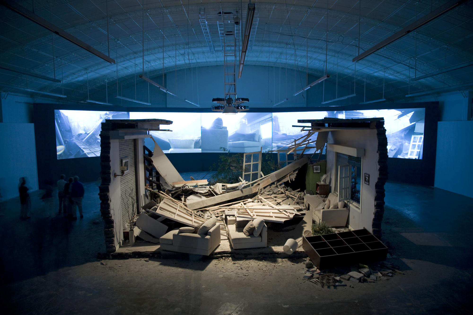 Zhang Peili, A Gust of Wind, 2008. Installation with 5-channel video installation, various dimensions. Courtesy of the artist.